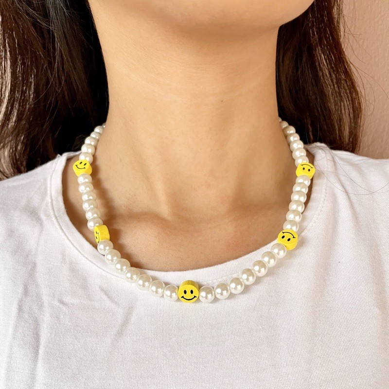 Smiley pearl necklace