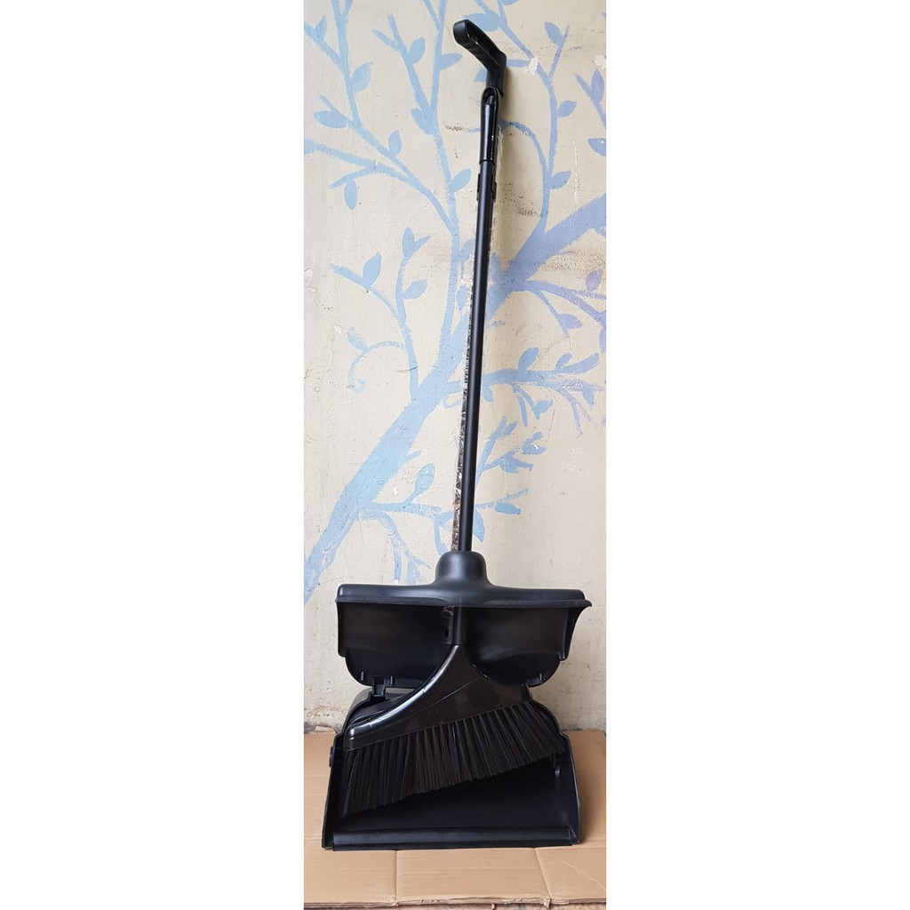 Dustpan/Pengki with Broom Hitam Tutup Impor 1 set