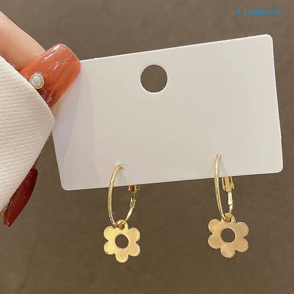 1 Pasang Anting Hoop Bentuk Bunga Bahan Metal Alloy Untuk Liburan