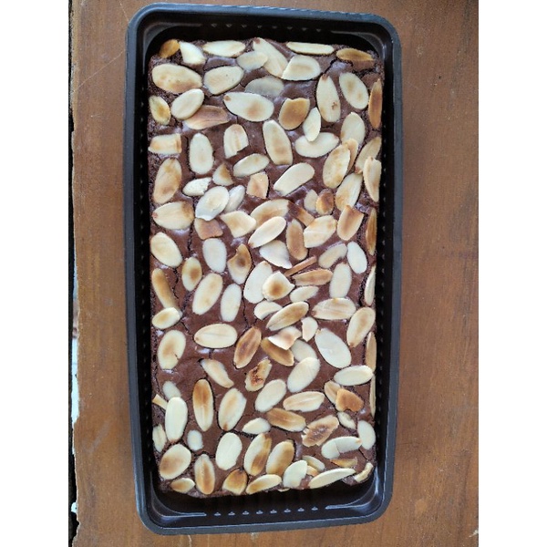 

Brownies panggang full almond