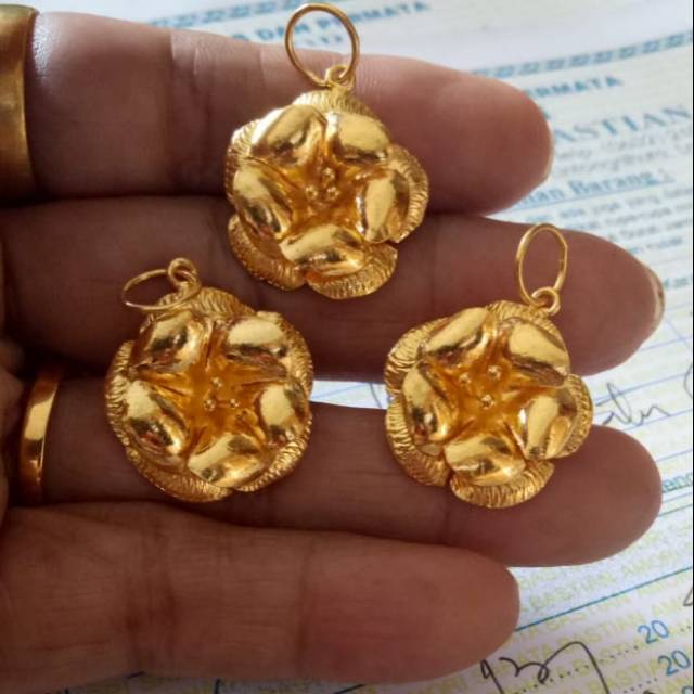 Liontin mawar emas 24karat kadar 99 9 berat 3gram dan 5gram Shopee Indonesia