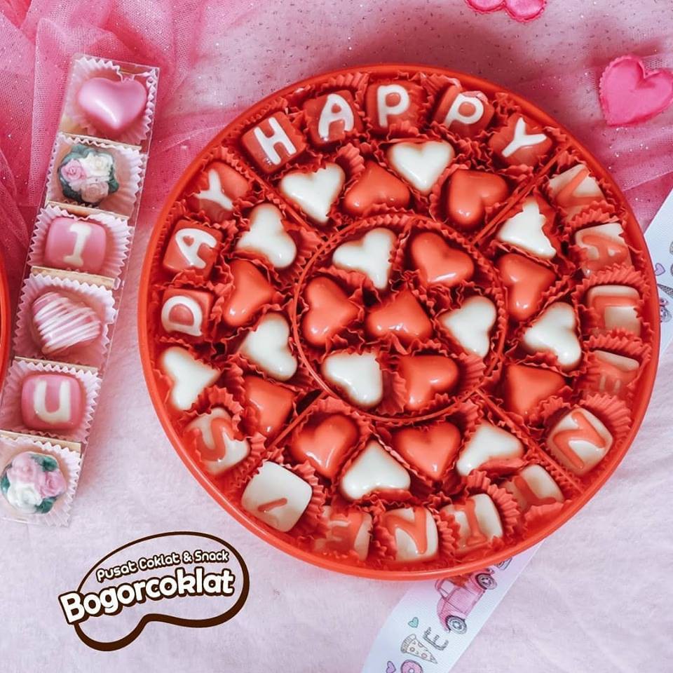 

Coklat Valentine Toples Merah