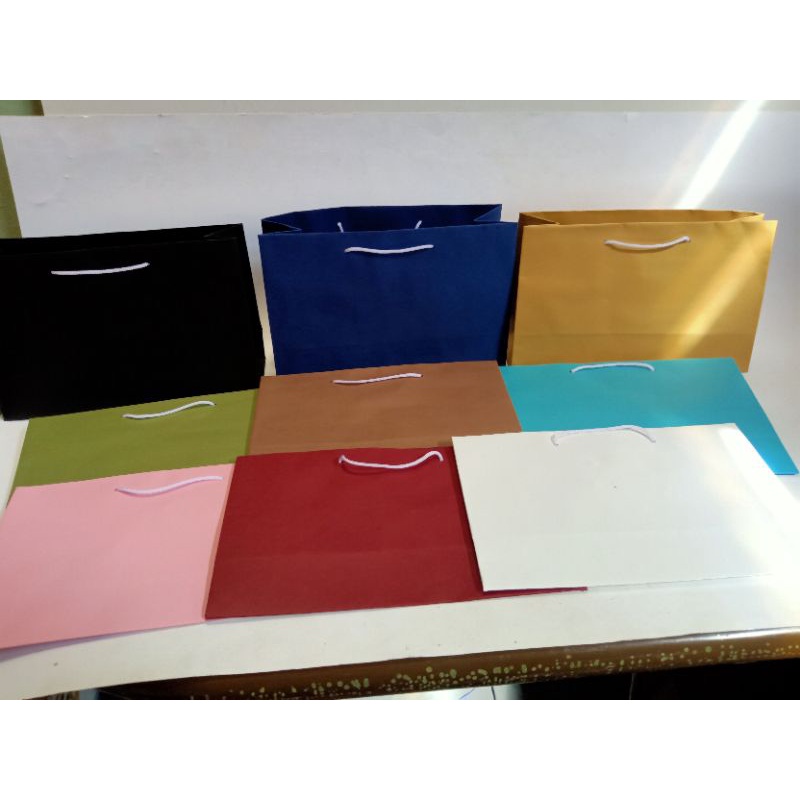 

paperbag / tas kertas ukuran 25*10*20 polos warna Dove dijual per pc.