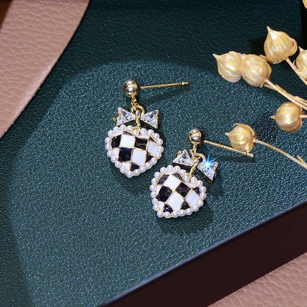 Mxbeauty Checkerboard Anting Wanita Temperamen Mutiara Perhiasan Harian Berlian Imitasi Alloy Perempuan Menjuntai Earrings