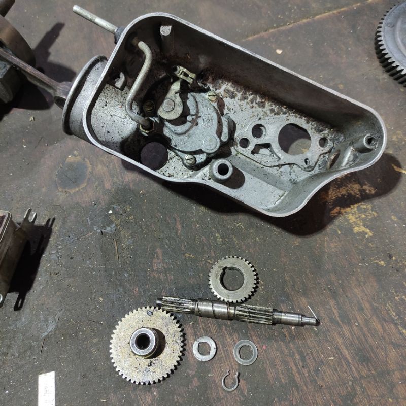 oil pump gigi oli samping pisah gigi oli samping vespa gir oli vespa gear pump oli samping