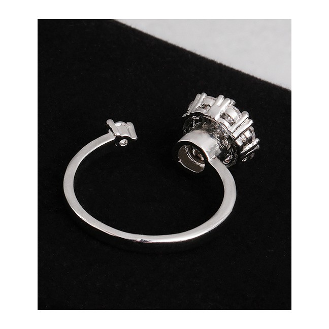 LRC Cincin Fashion 34 Sterling Silver Rotating Opening Simulation Rhinestone Ring D31266