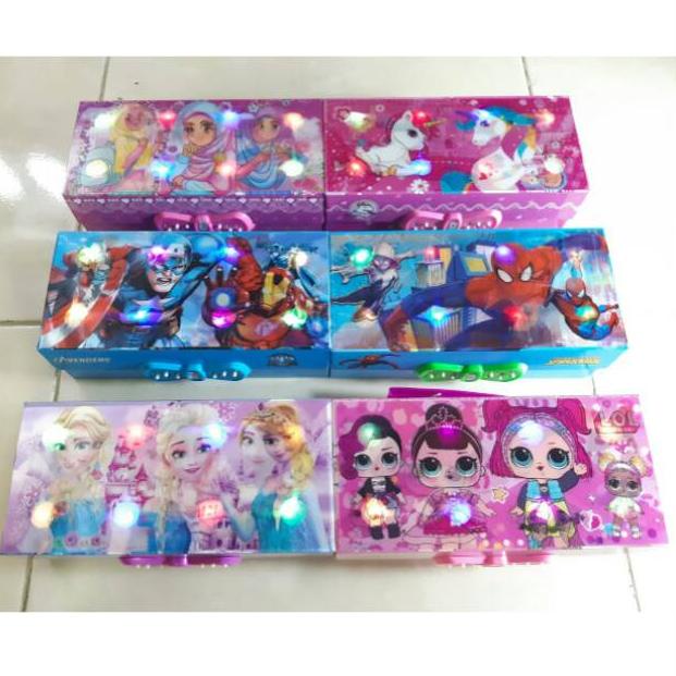 

Exklusif KOTAK PENSIL LAMPU LED DISCO DENGAN KODE KUNCI 3 SUSUN $$