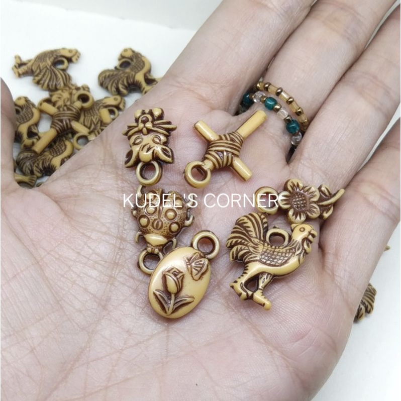 25gr manik mote motif kayu/ liontin/ bandul berbagai ukuran dan motif