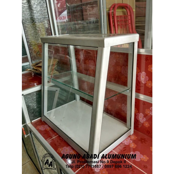

Etalase Kaca Miring 080