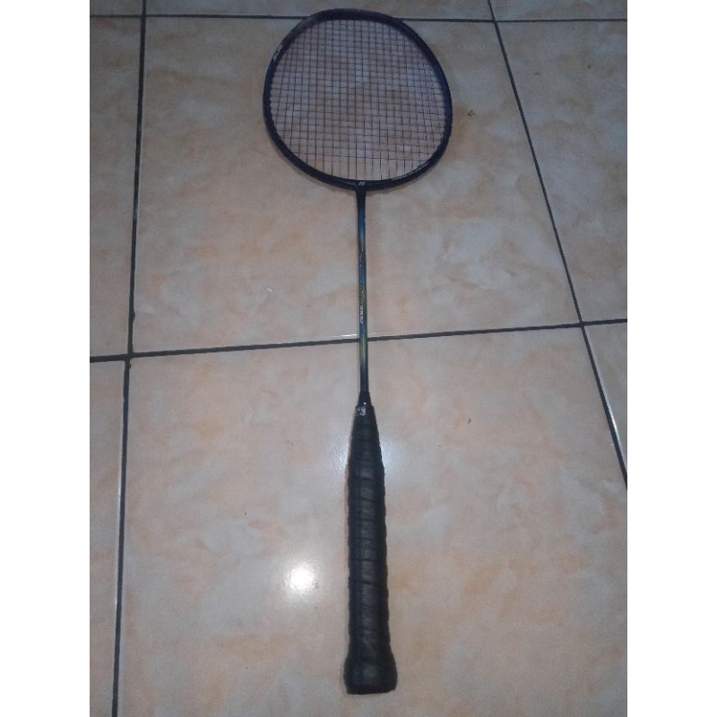 Raket yonex arcsaber tour 1000