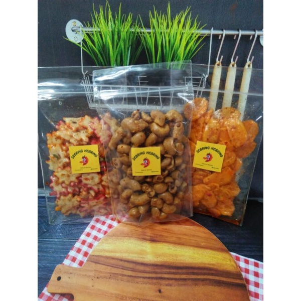 

Sebring kering pedas gurih, kerupuk bintang, makaroni,dll. cemilan kerupuk 120gram