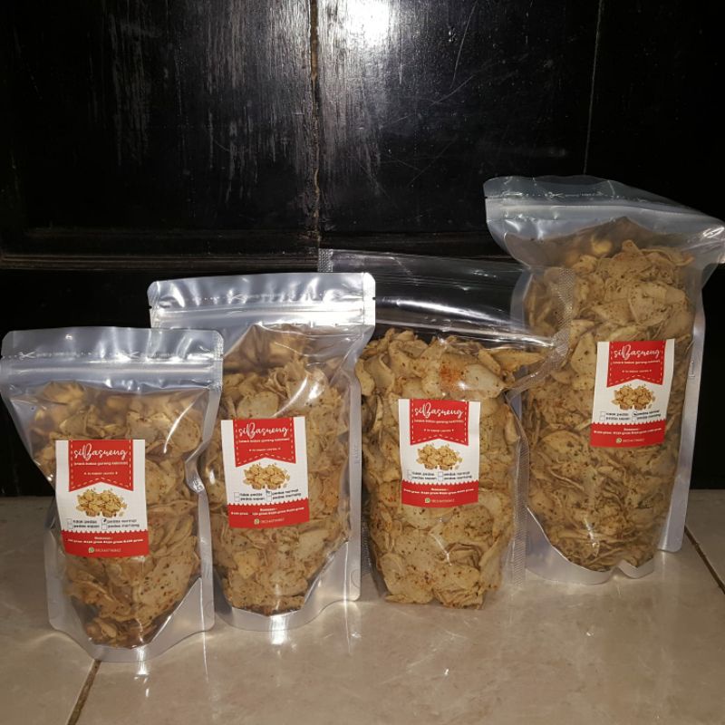 

si Basreng snack bakso goreng kekinian yg kriuk dan bikin nagih kemasan 250gram by Dapoer Laurata