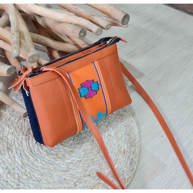 LOPI SLING BAG TENUN, SLING BAG ETNIK, TAS ETNIK, TAS TENUN ASLI NTT, TAS HANDMADE, SLING BAG KULIT
