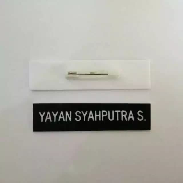 

Hadir Name Tag Nama Dada Costume Peniti Terbatas