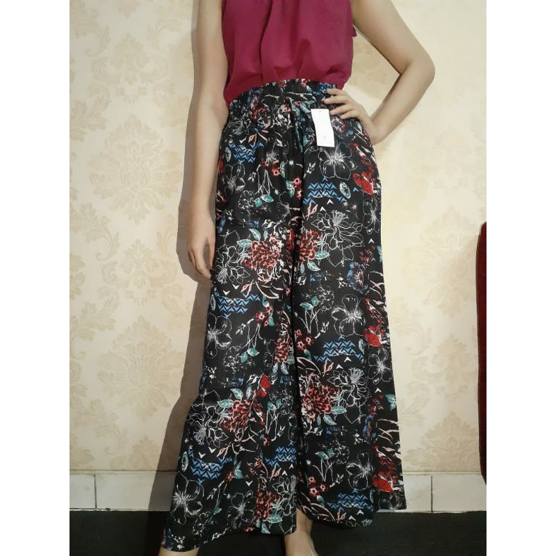 Kulot/Kulot abstrak/KulotHitam/Kulotflower/Kulotbunga/kulotHitamBunga/kulotbiru/kulotmerah.