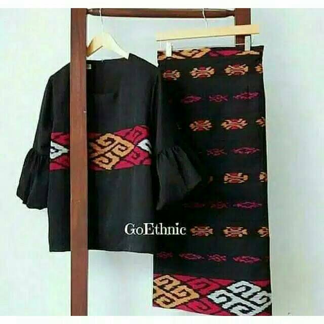 Setelan Rok dan Blus Tenun