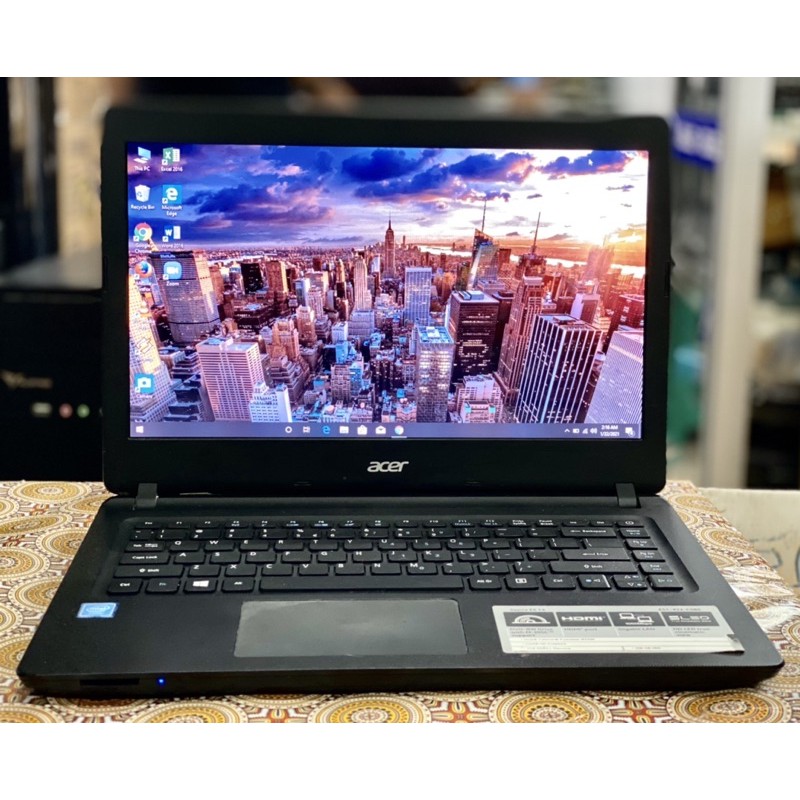 Laptop Acer Aspire ES 14 ES1-432-C08S Layar 14inch Second