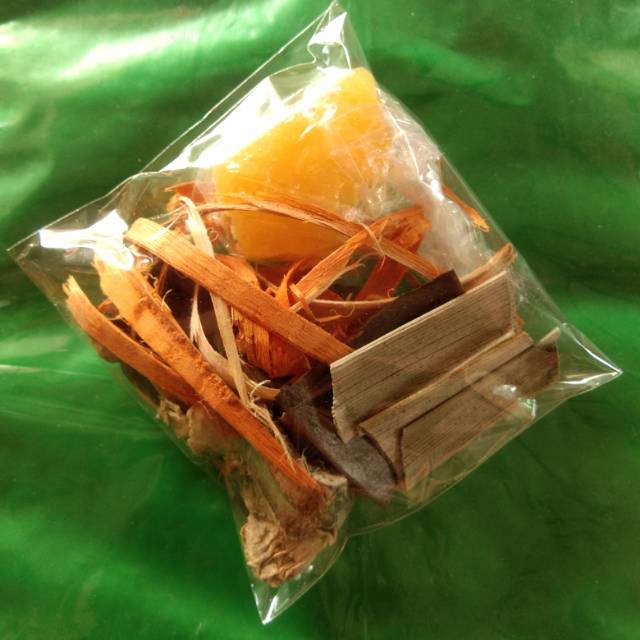 

WEDANG UWUH REMPAH KOMPLIT GULA BATU