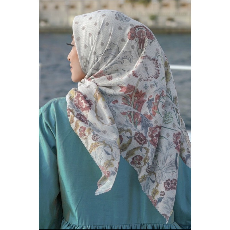The Royale scarf White (NEW) buttonscarves bundling random