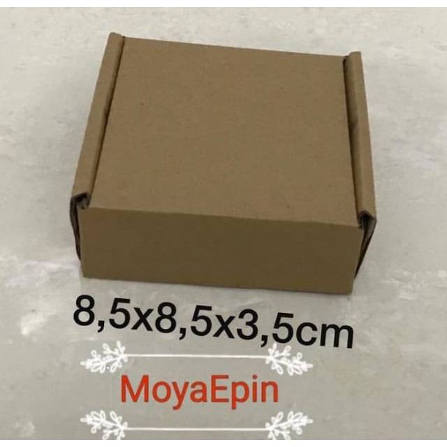 

kardus/karton/box uk. 8,5x8,5x3,5cm model box pizza