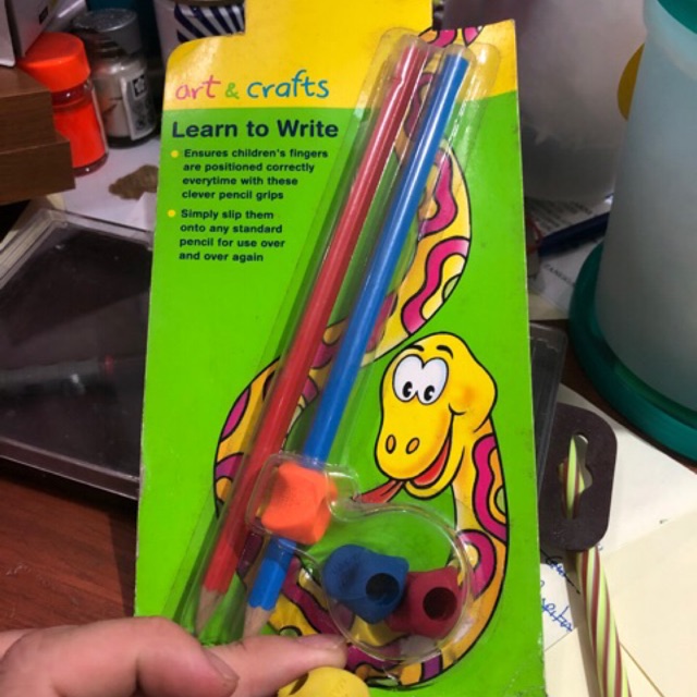 

pensil karet belajar menulis sisa export ( gambar ular) wh smith isi 4 karet dan 2 pensil learn to write made in usa ( karetnya)