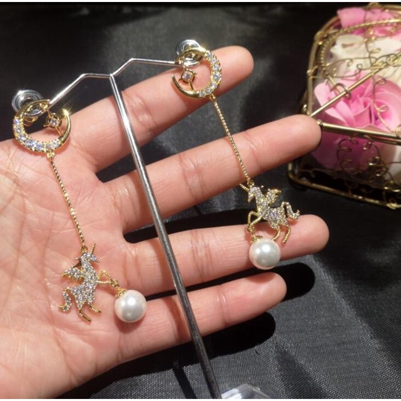 Anting Kait Gantung Panjang Desain Unicorn Hias Batu Permata Mutiara Natural Untuk Wanita