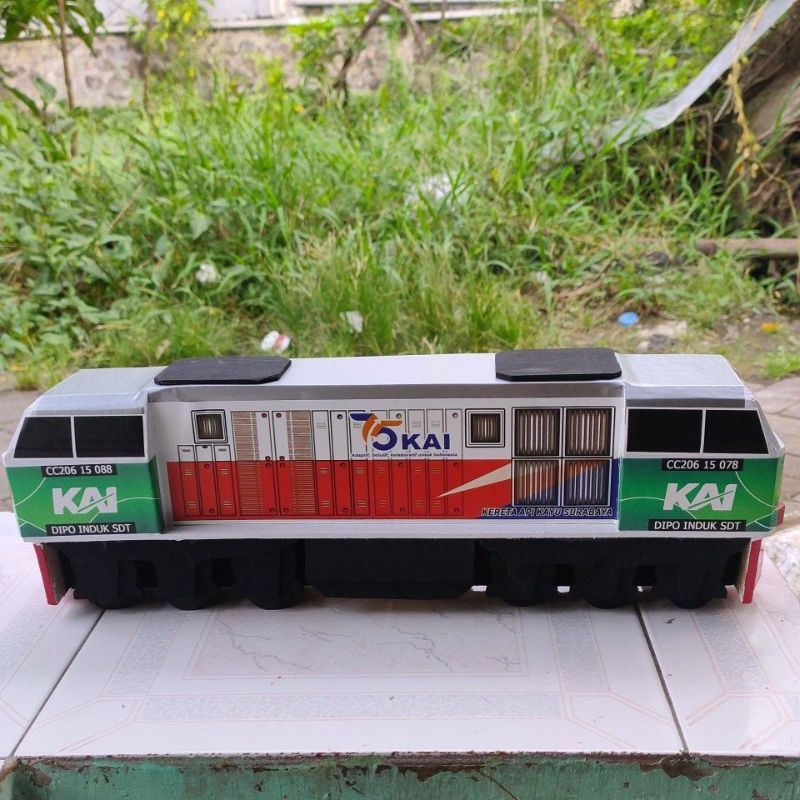 Lokomotif CC206 Livery Ketupat Bedug 2022 - Miniatur Kereta Api Kayu Surabaya