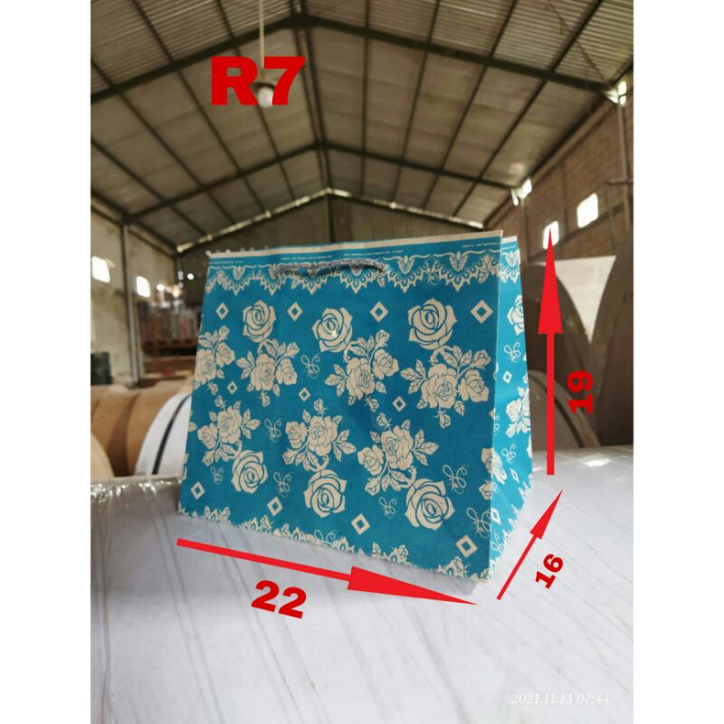 

(12 Pcs) KODE R7 PAPERBAG MOTIF [22x19x16]