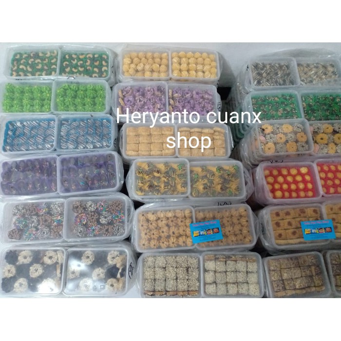 

Kue kering lebaran banyak model rasa