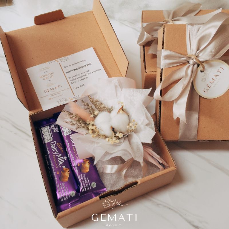 

Gift Box mini isi coklat bunga - Kado Hadiah Wisuda Ulangtahun Anniversary Valentine