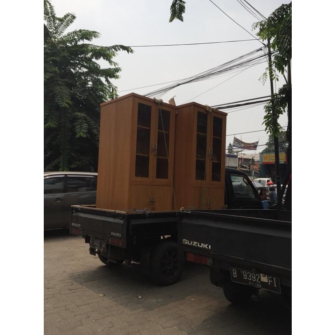 Rak Lemari Buku / Pajangan Kaca 2 Pintu Minimalis