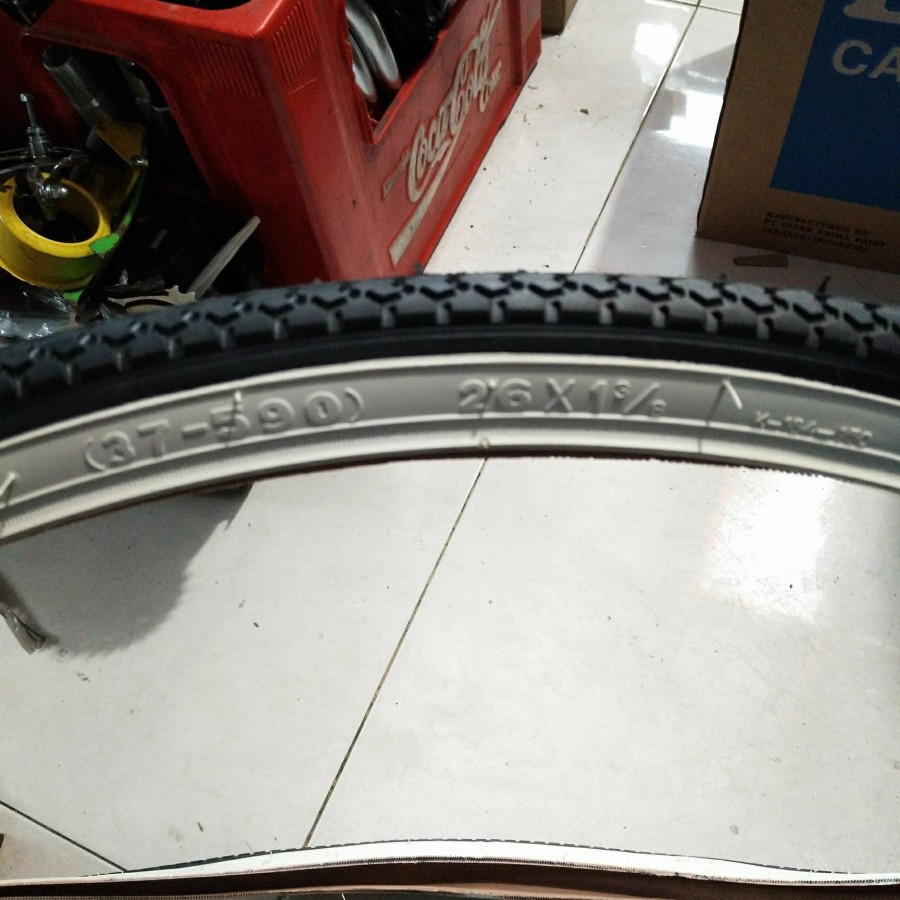 BAN LUAR SEPEDA JENGKI / CITYBIKE SEPEDA 26 X 1 3/8 KENDA COSMOS LIST PUTIh