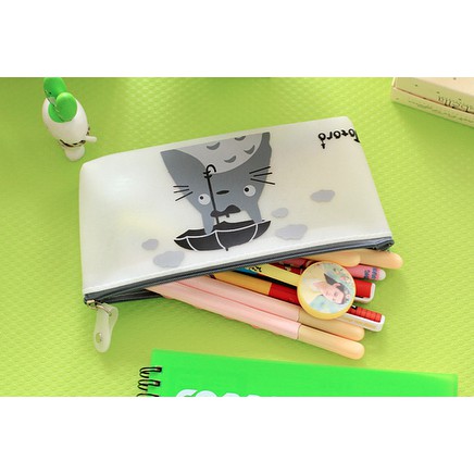 

Tempat pensil totoro putih karet.