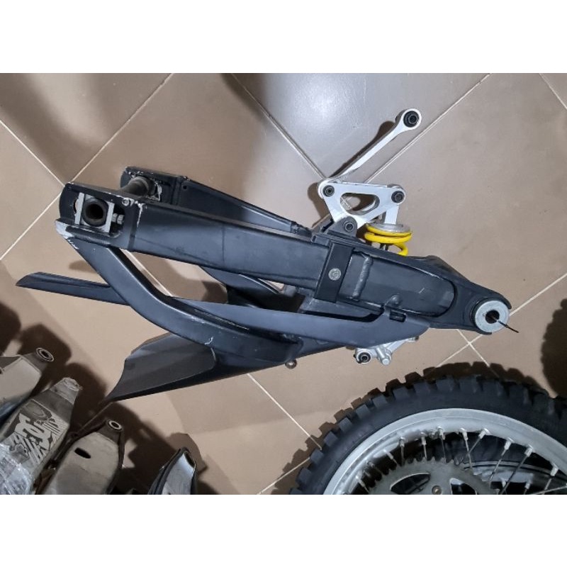 Jual swingarm swing arm unitrak linkage monoshock Yamaha YZF R1 2002