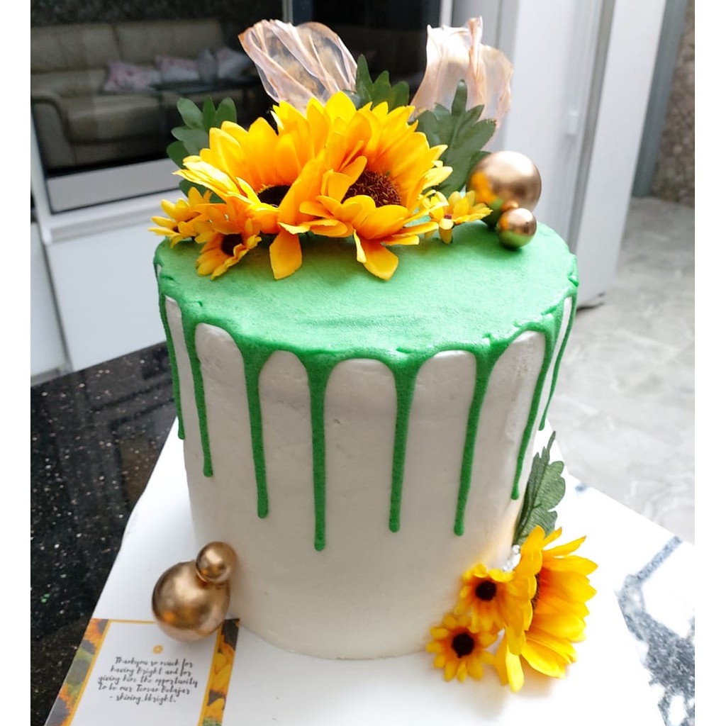 

Sun Flowers Birthday Cake