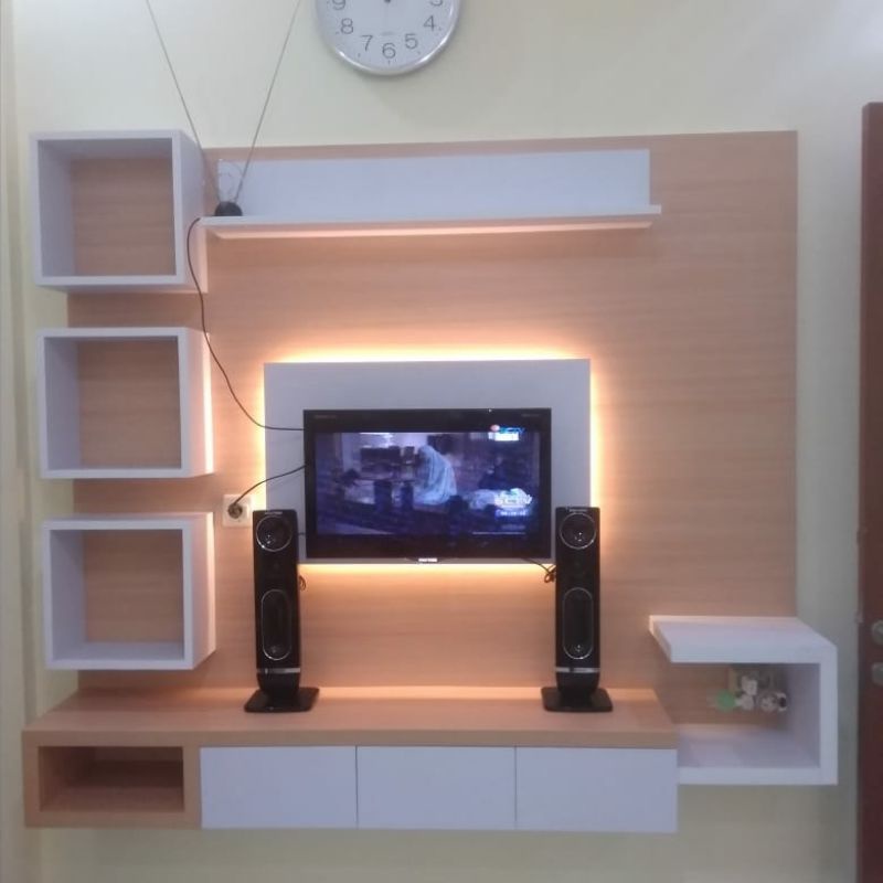 backdrop tv  minamalis lampu