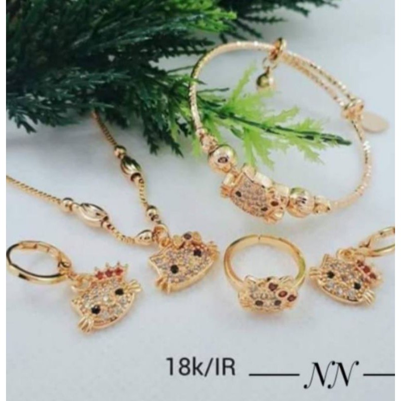 satu set perhiasan anak hello kitty gelang bulat kerincing