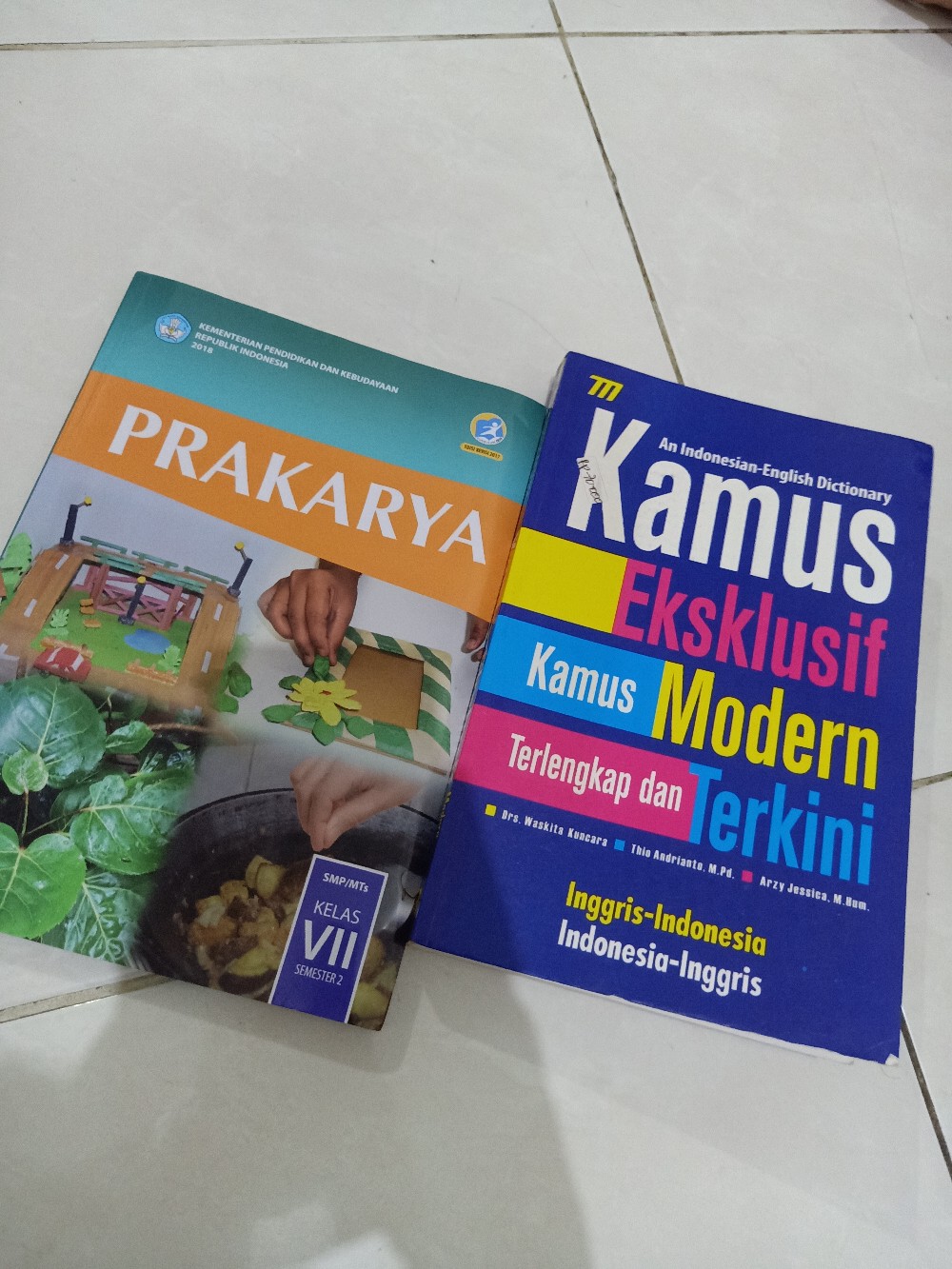 Ori!!    Buku Kamus Eksklusif Kamus Modern Terlengkap Terkini