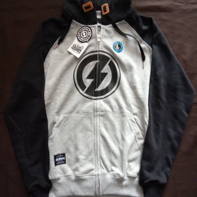 Sweater Skaters Raglan 01