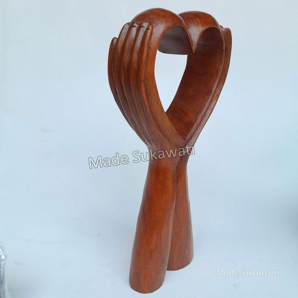 Patung Tangan memegang Love 30cm kerajinan ukiran kayu handmade Bali