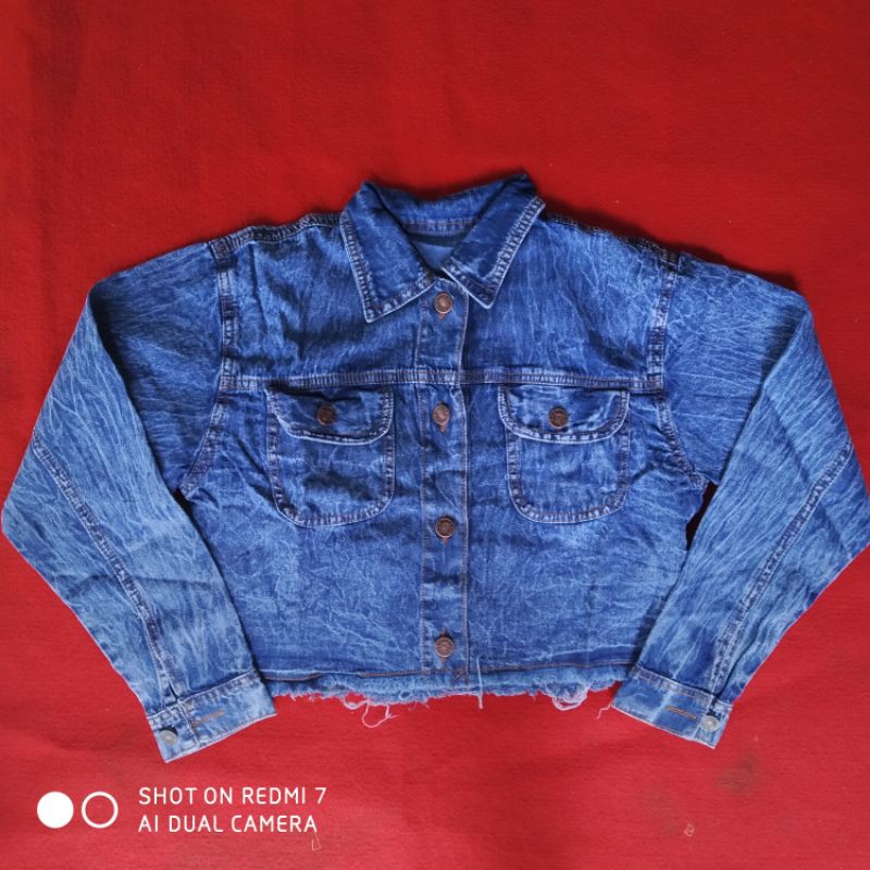 JAKET CROP JEANS HITAM TEBAL Jaket levis Jaket crop cewek jaket jeans crop jaket crop rawis jaket
