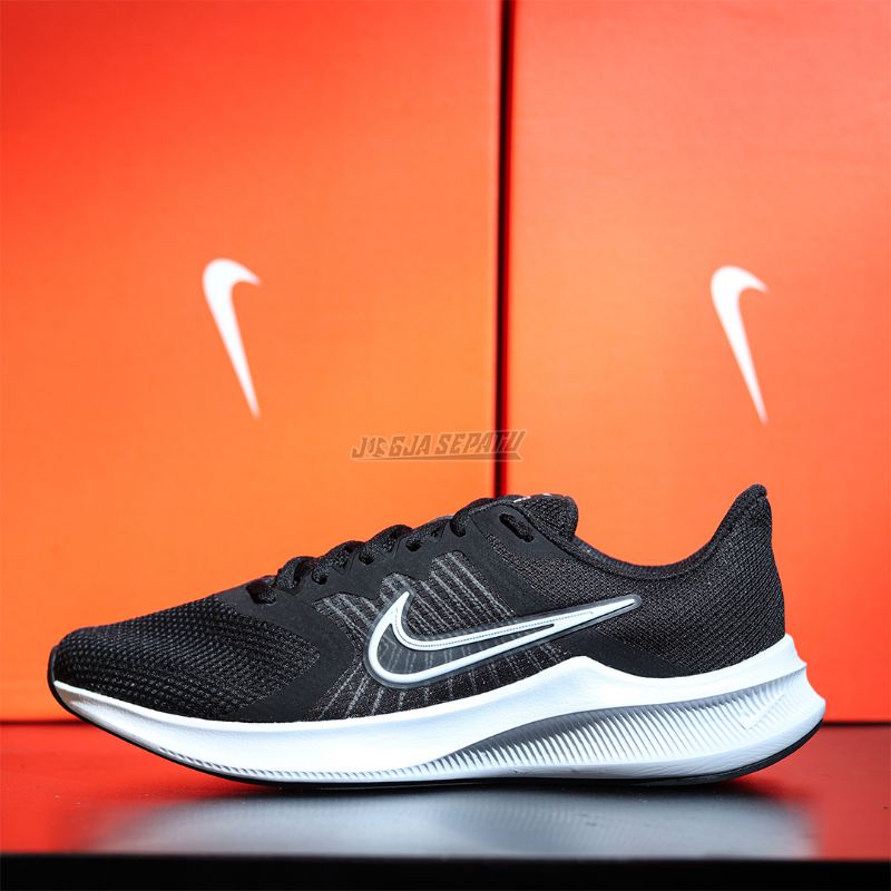 Nike Sepatu Running Downshifter 11 - Black/White - DK Smoke Grey