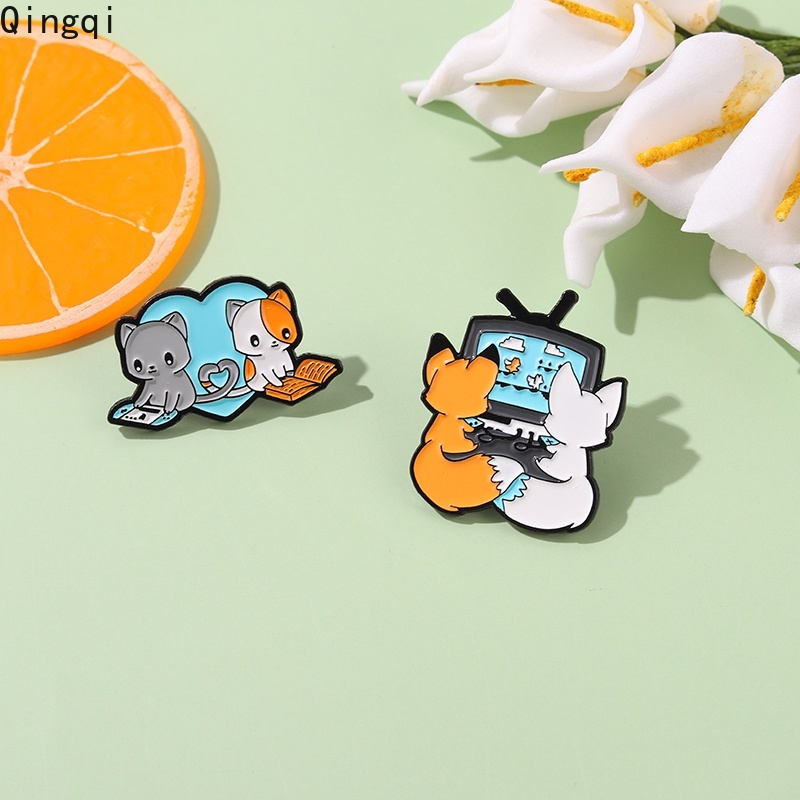 Bros Pin Enamel Bentuk Kartun Hewan Rubah Kucing Untuk Aksesoris Pakaian