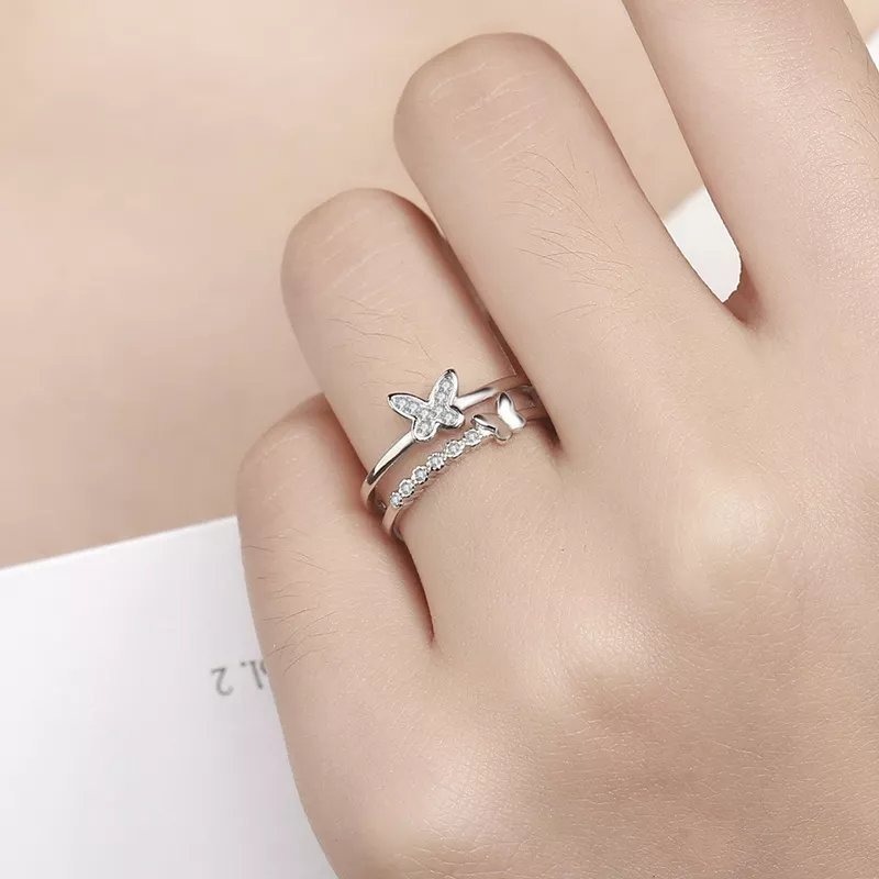 Papaozhu 4 Pcs Bergaya Zirkon Bersinar Perak Kupu-Kupu Terbuka Cincin Untuk Wanita Perempuan Sederhana Memutar Dapat Ditumpuk Cincin Set Keren Jari Aksesoris