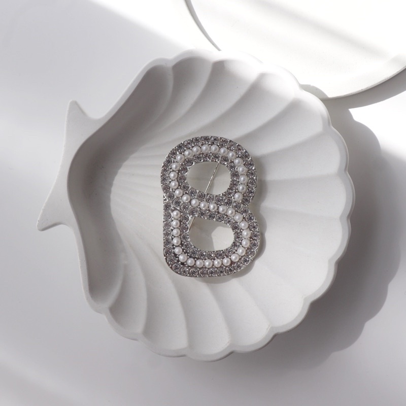 Brooch / bros cantik / bros jilbab / bros murah / bros murmer / bros love / bros geometri / Bros Mewah Bros Elegan Bros Hijab Bros Kebaya Bros Dada bros Tuspin Bros Pin Btrooch Korean Style Brooch AKsesories Jilbab Accessories BRS-B02 Bros Daily BZO-BUTT0N-SILVER-ZIPZI