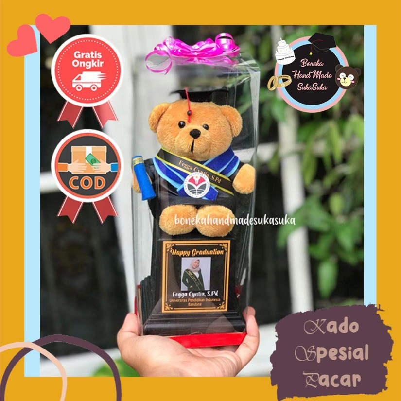 

PIALA TROPHY PILBON BONEKA WISUDA BERUANG KREM 26CM | HADIAH HAMPERS WISUDA MURAH | SD | SMP | SMA