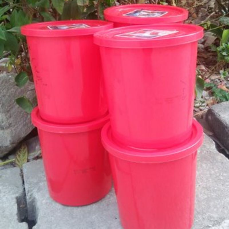 Ember bekas es krim 8 liter warna merah