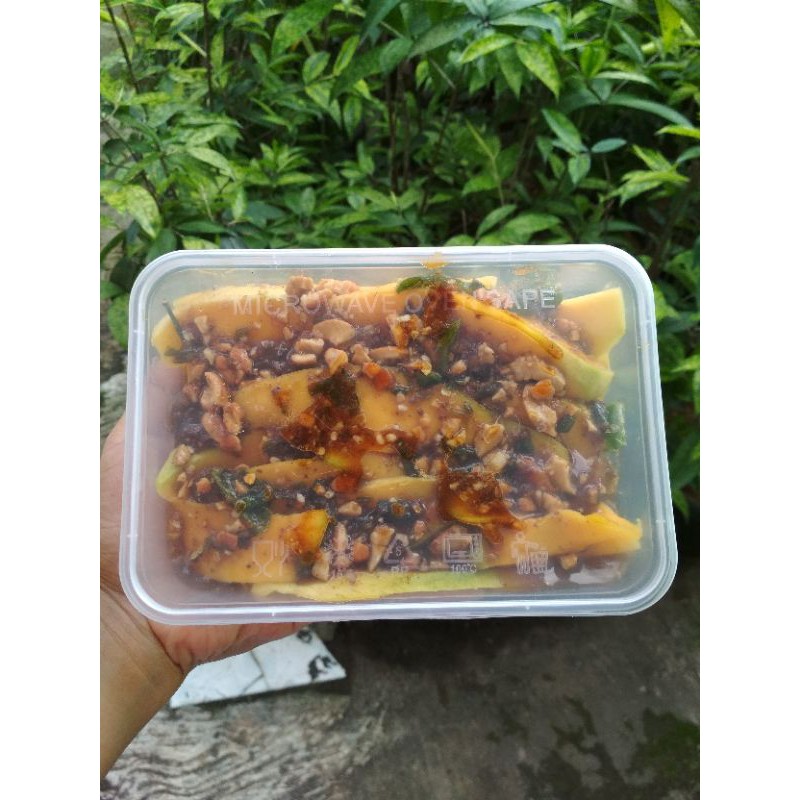 

Rujak Mangga Gula Aren Kacang Mede Pedas Gila