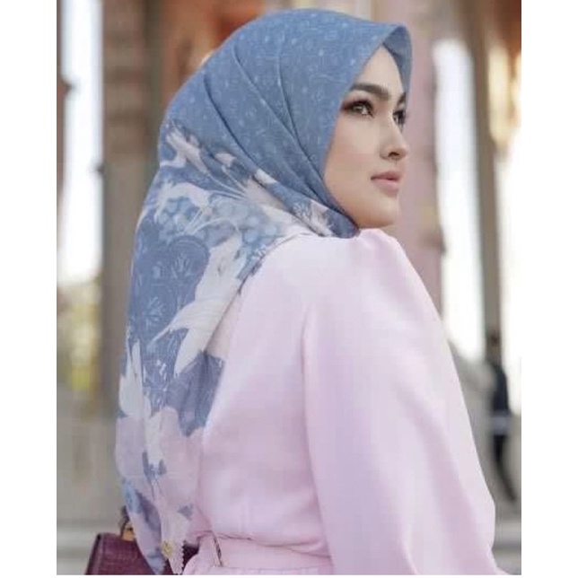 Preloved Buttonscarves Maharani BLue