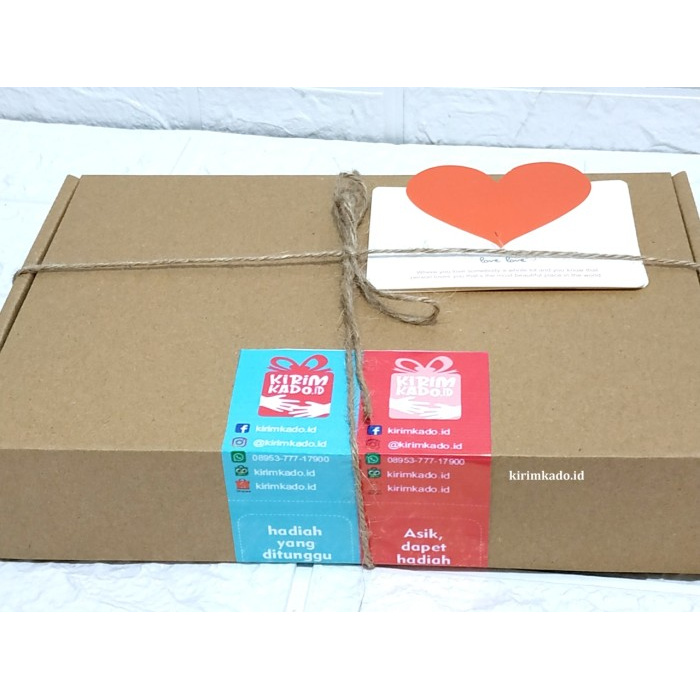 

HAMPERS- paket hampers hadiah valentine coklat +kartu ucapan + kado kotak box